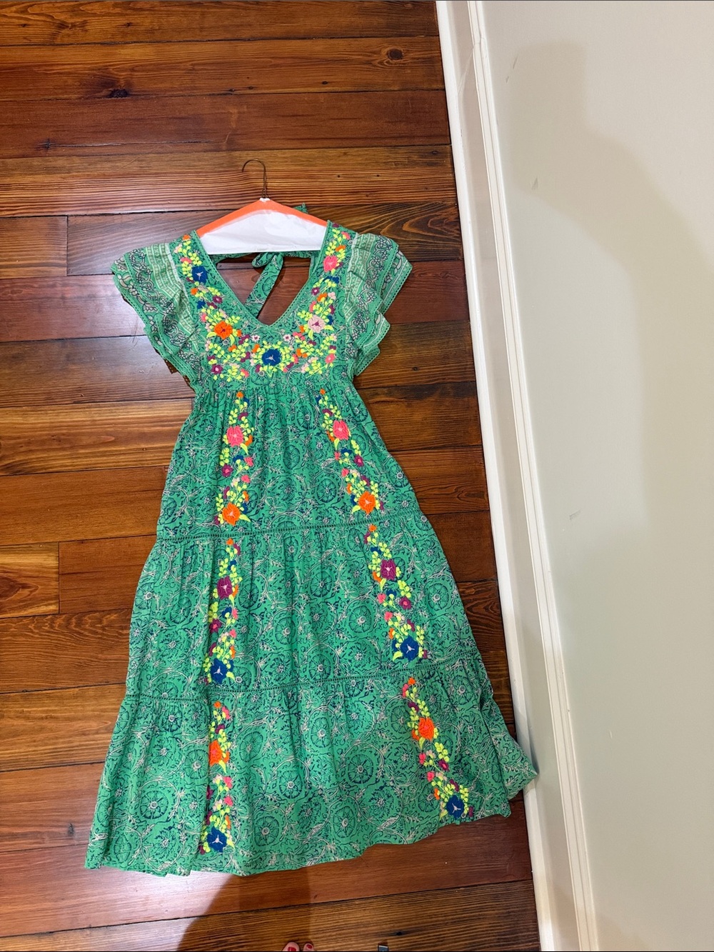 Embroidered Green Floral Midi Dress with V-Neck